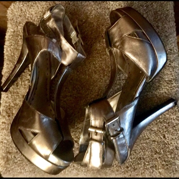 BCBgirls Devona Size 9 Platform T-Strap Heels - Picture 7 of 8